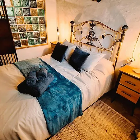Burros Bed & Breakfast Totalan