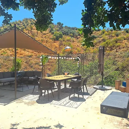 Burros Bed & Breakfast Totalan